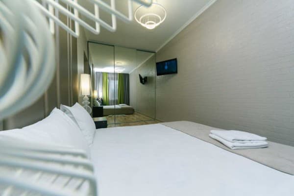 Бульвар Леси Украинки 24 8