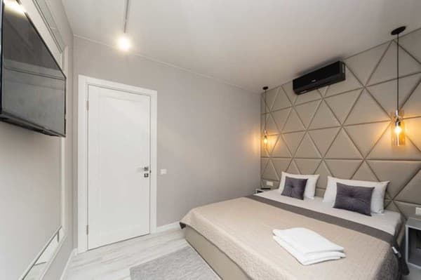 Бульвар Леси Украинки 24 12