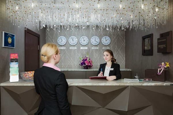 Crystal Hotel 8
