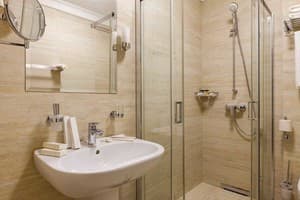 Отель Crystal Hotel. Полулюкс 4-местный Полулюкс 5