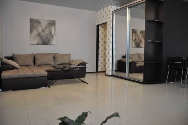 Двухкомнатная, ул. Бориса Гмыри, 4 2