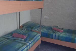 Хостел Eva Hostel. Место в мужском 6-местном номере  1