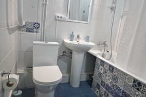 Квартира Home hotel ул. Раисы Окипной. Апартаменты трехместный ул. Раисы Окипной, 4-А 8