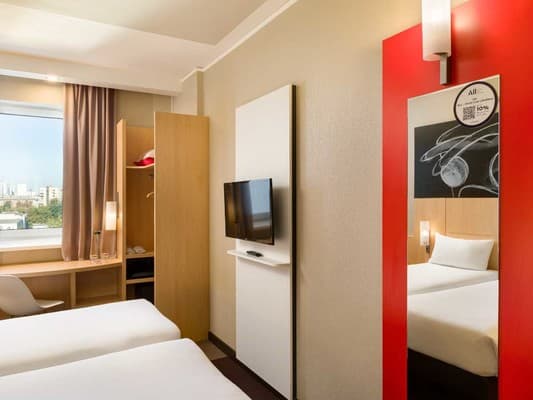 Ibis Kyiv Railway Station 2