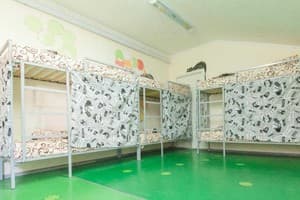 Хостел Lucky Hostel. Место в мужском 8-местном номере  1