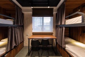 Хостел MISTO capsule hotel. Место в женском 6-местном номере Бесарабка (с окном) 2