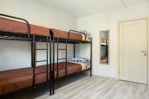 Хостел єЖилье Щекавица. Место в мужском 6-местном номере  2