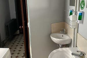 Хостел uaHOSTEL на Подоле. Место в женском двухместном номере  7