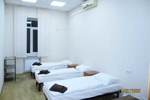 Хостел uaHOSTEL. Место в женском трехместном номере  1
