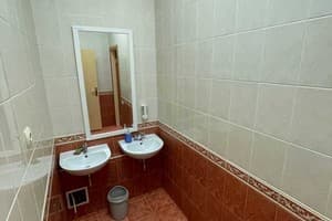 Хостел uaHOSTEL. Место в женском трехместном номере  3