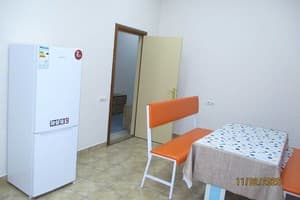 Хостел uaHOSTEL. Место в мужском трехместном номере  4