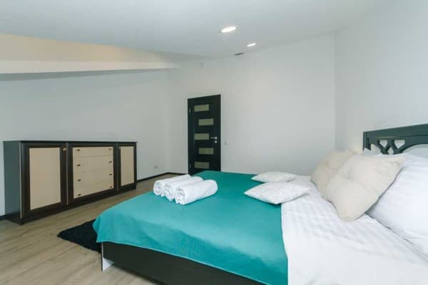 в центре города, по ул. Михайловская 16 2