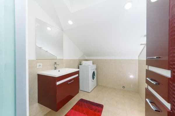 в центре города, по ул. Михайловская 16 23