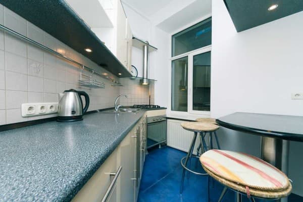 в центре города, по ул. Михайловская 16 18